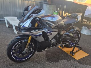 2015 Yamaha YZF-R1M, серый, 1700000 рублей, вид 3