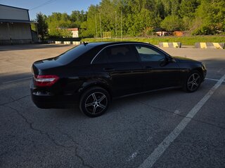 2009 Mercedes-Benz E-Класс 220 5G-Tronic IV (W212, S212, C207), чёрный, 1050000 рублей, вид 4