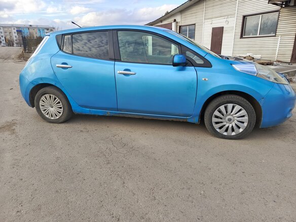 2011 Nissan Leaf I (ZE0/AZE0), голубой - вид 3