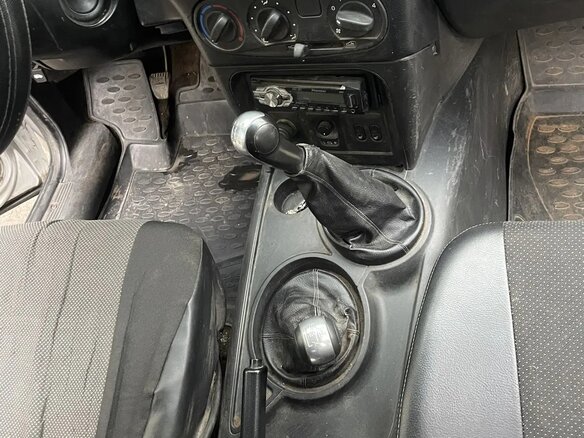 2012 Chevrolet Niva I Рестайлинг, серебристый, 380000 рублей - вид 10