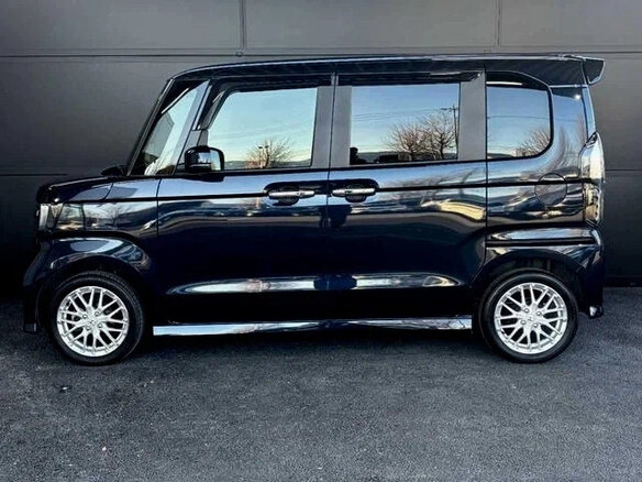 2022 Honda N-BOX II Рестайлинг, чёрный, 920000 рублей - вид 1