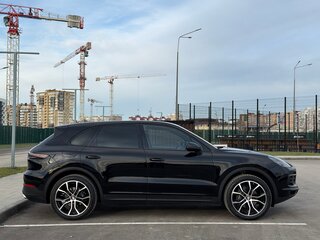 2019 Porsche Cayenne III, чёрный, 5900000 рублей, вид 4