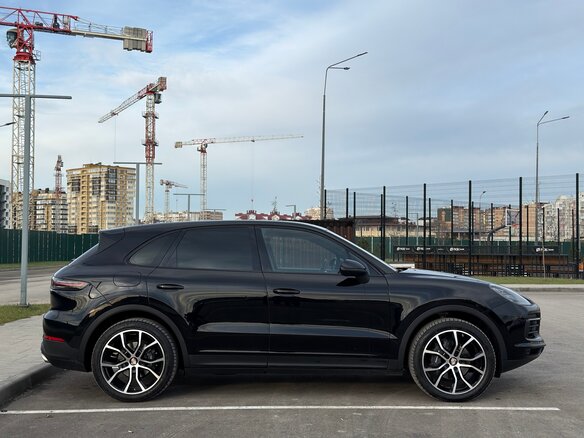 2019 Porsche Cayenne III, чёрный, 5900000 рублей - вид 3