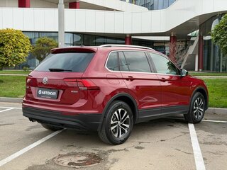 2019 Volkswagen Tiguan II, красный, 2355000 рублей, вид 5