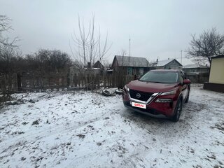 2022 Nissan Rogue III, красный, 1650000 рублей, вид 1