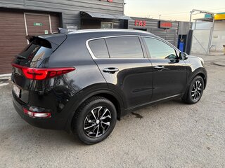 2018 Kia Sportage IV, чёрный, 1960000 рублей, вид 4