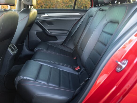 2020 Volkswagen Golf GTI VIII, пурпурный, 2395000 рублей - вид 18