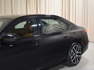 2025 BMW 7 серии 740i xDrive VII (G70), чёрный, 10893315 рублей, вид 2