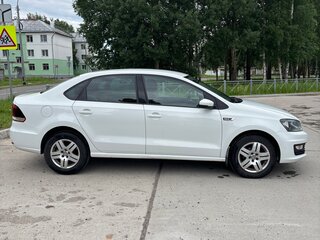 2019 Volkswagen Polo V Рестайлинг, белый, 1400000 рублей, вид 4