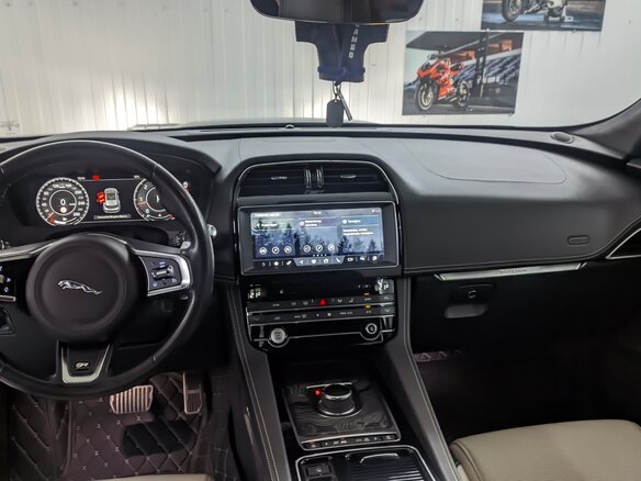 2019 Jaguar F-Pace I, чёрный, 4200000 рублей - вид 12