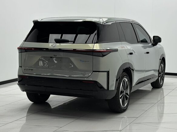 2025 Toyota bZ3X 58.3 kWh, серебристый, 2990000 рублей - вид 5