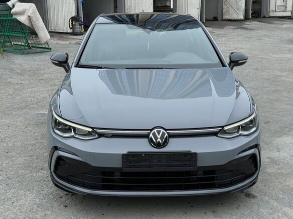 2023 Volkswagen Golf VIII, серый, 1920000 рублей - вид 1