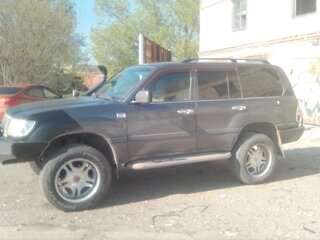 2004 Toyota Land Cruiser 105 100 Series Рестайлинг 1, серый, 2000000 рублей, вид 3