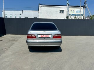 2001 Mercedes-Benz E-Класс 200 II (W210, S210) Рестайлинг, серебристый, 530000 рублей, вид 5