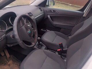 2012 Skoda Yeti I, белый, 600000 рублей, вид 4
