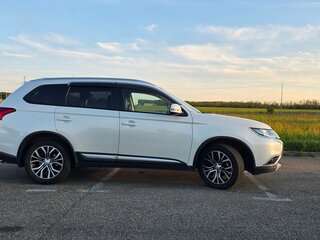 2018 Mitsubishi Outlander III Рестайлинг 2, белый, 1790000 рублей, вид 4