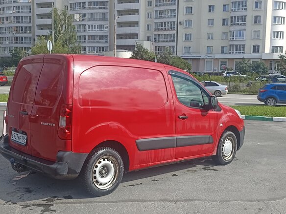 2009 Peugeot Partner II, красный, 460000 рублей - вид 2