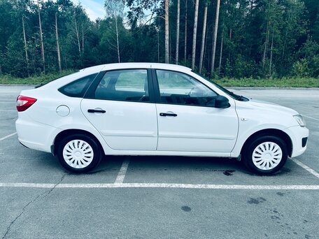 2018 Lada (ВАЗ) Granta I Рестайлинг, белый, 525000 рублей, вид 2