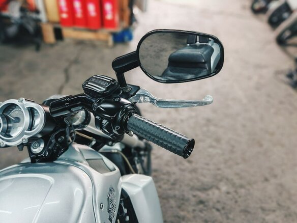 2009 Harley-Davidson V-Rod Muscle, серебристый, 1180000 рублей - вид 24