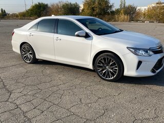 2016 Toyota Camry VII (XV50) Рестайлинг, белый, 1890000 рублей, вид 5