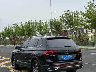 2022 Volkswagen Tiguan II Рестайлинг, чёрный, 1850001 рублей, вид 4
