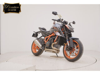 2023 KTM 1290 Super Duke R, чёрный, 1360000 рублей, вид 3