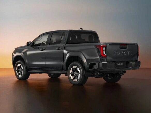 2026 Toyota Hilux IX, чёрный, 9300000 рублей - вид 3