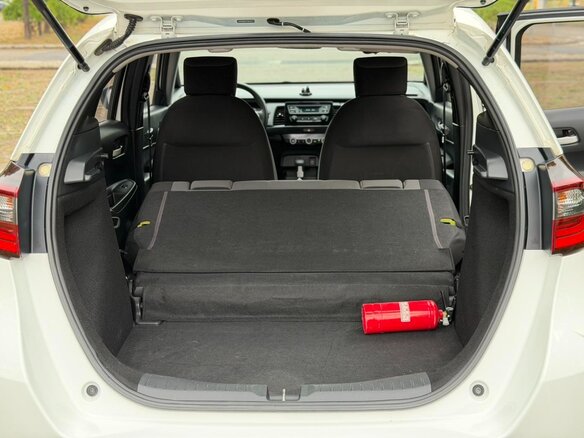 2023 Honda Fit Crosstar IV Рестайлинг, белый, 1080000 рублей - вид 6