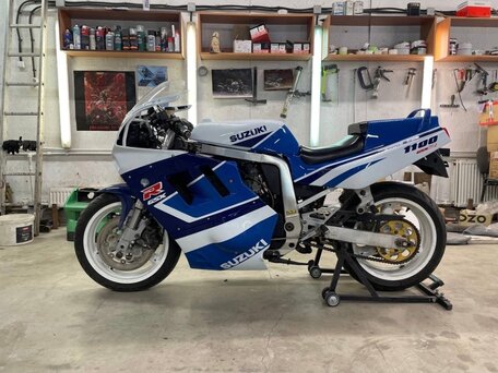 1992 Suzuki GSX-R 1100, серебристый, 501000 рублей, вид 2