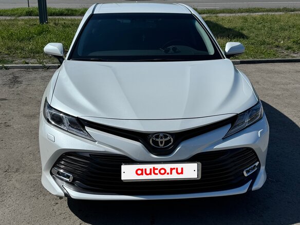 2020 Toyota Camry VIII (XV70), белый, 4050000 рублей - вид 1