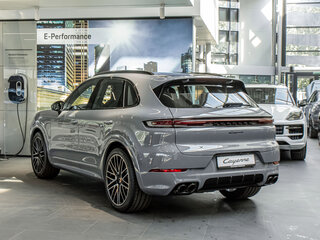 2026 Porsche Cayenne III Рестайлинг, серый, 20479000 рублей, вид 4