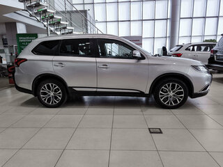 2017 Mitsubishi Outlander III Рестайлинг 2, серебристый, 1350000 рублей, вид 5