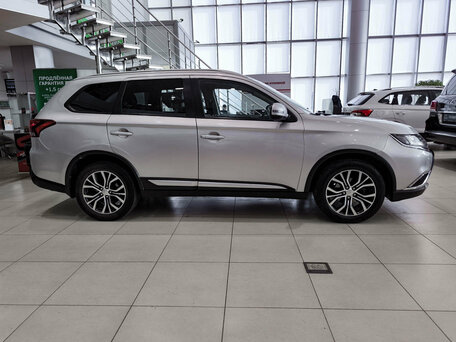 2017 Mitsubishi Outlander III Рестайлинг 2, серебристый, 1499000 рублей, вид 5