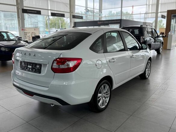 2025 Lada (ВАЗ) Granta I Рестайлинг, белый - вид 4