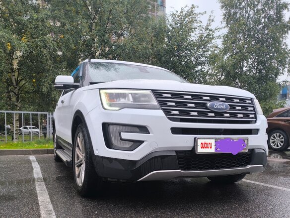 2017 Ford Explorer V Рестайлинг, белый, 2350000 рублей - вид 1