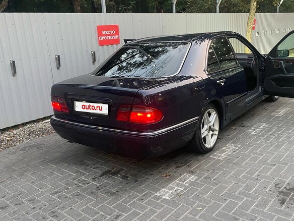 1997 Mercedes-Benz E-Класс 280 II (W210, S210), синий, 600000 рублей - вид 5