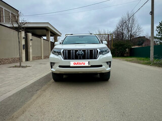 2018 Toyota Land Cruiser Prado 150 Series Рестайлинг 2, белый, 4350000 рублей, вид 1