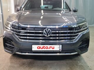 2019 Volkswagen Touareg III, серый, 7500000 рублей, вид 2