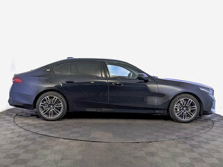 2024 BMW 5 серии Long 530Li xDrive VIII (G60/G61/G68), синий, 6750000 рублей, вид 4