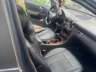 2001 Mercedes-Benz C-Класс 180 II (W203), чёрный, 400000 рублей, вид 4