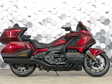 2025 Honda GL 1800 Gold Wing, красный, 3649000 рублей, вид 3