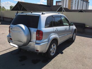 2001 Toyota RAV4 II (XA20), серебристый, 750000 рублей, вид 3