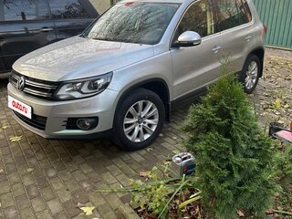 2013 Volkswagen Tiguan I Рестайлинг, серебристый, 1400000 рублей, вид 1