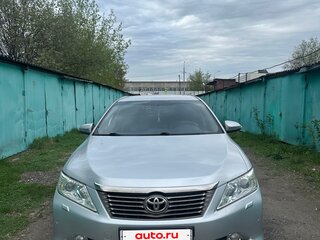 2013 Toyota Camry VII (XV50), серебристый, 1550000 рублей, вид 1