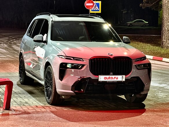2023 BMW X7 40i I (G07) Рестайлинг, серый, 10400000 рублей - вид 2