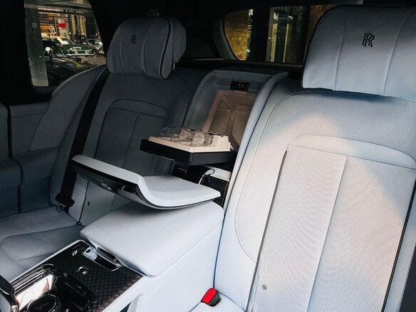 2026 Rolls-Royce Cullinan Black Badge I Рестайлинг (Series II), чёрный, 64350000 рублей - вид 13