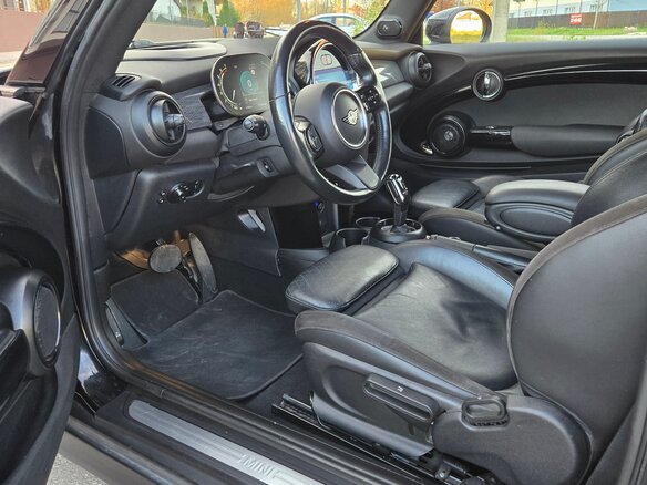 2021 Mini Hatch Cooper III (F55/F56) Рестайлинг 2, чёрный, 2520000 рублей - вид 10