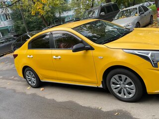 2021 Kia Rio IV Рестайлинг, белый, 900000 рублей, вид 3