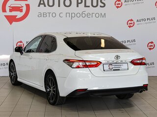 2020 Toyota Camry VIII (XV70), белый, 2165000 рублей, вид 2