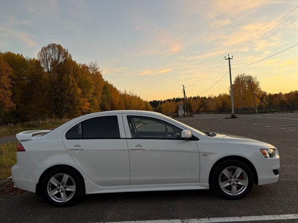 2008 Mitsubishi Lancer X, белый, 770000 рублей - вид 4